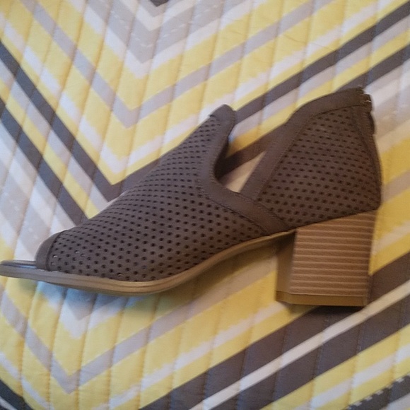 Size 11 casual dressey - Picture 2 of 4